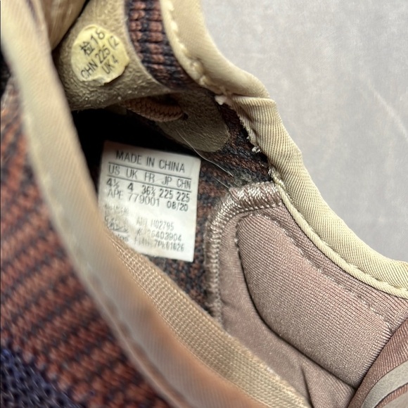 Yeezy Boost 350 v2 unisex UK size 4 brown/ blue us 4 1/2 used - Picture 7 of 16